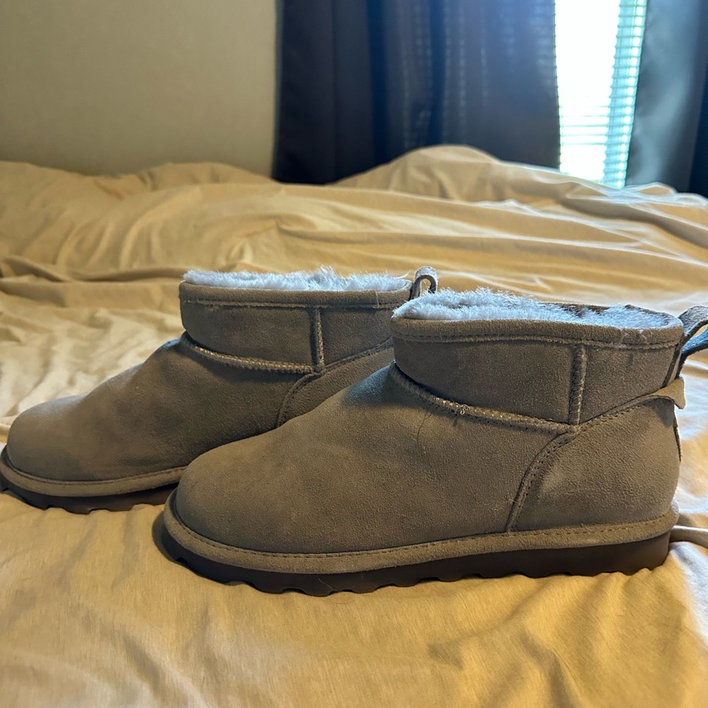 BearPaw Women's Gray Plush Boots